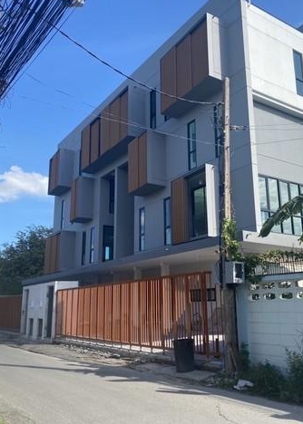 ให้เช่าทาวน์โฮม 3.5ชั้น ซอยรัชดา32,ซอยลาดพร้าว23