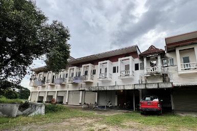 ขายอาคารพาณิชย์ ถนนเกาะคา - ห้างฉัตร อำเภอห้างฉัตร ลำปาง