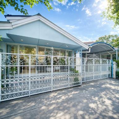 เลียบด่วนเอกมัย 1.2 กม. รามอินทรา 38-42 ให้เช่าบ้าน 2 ชั้น 48ตร.ว