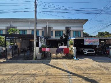 ขายทาวน์เฮ้าส์ หมู่บ้านโมดิวิลล่า บางบัวทอง ถนนกาญจนาภิเษก นนทบุ