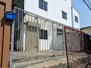 ให้เช่าพื้นที่ชั้น 1 ห้องโล่งเพดานสูง 72 ตรม. ลาดพร้าว 43