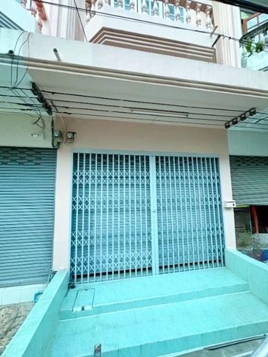 สวนเสรีไทย เสรีไทย 28-36 MRTสัมมากร ให้เช่าอาคารพาณิชย์ 3.5 ชั้น 