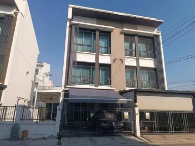 ให้เช่าทาวน์โฮม 3 ชั้น บ้านกลางเมือง โชคชัย 4 ถนนโชคชัย 4 ใกล้ทาง