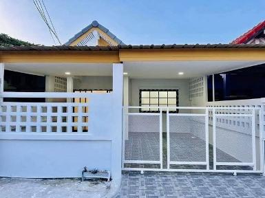 ขายทาวน์เฮ้าส์ รีโนเวทใหม่ พร้อมอยู่ มบ.ธนาวิลล์ เก้ากิโล ศรีราชา