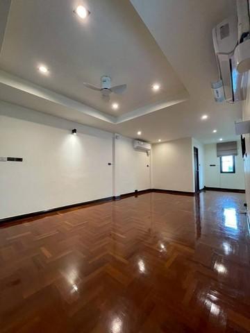 ให้เช่าทาวโฮม 5 ชั้น หมู่บ้านลานทอง สาทร ซอยพิชัย 1 ใกล้เทอมินอล 