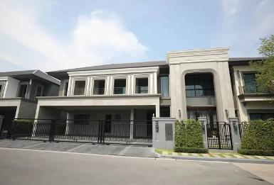 ขายด่วน บ้านหรูใหม่ กรุงเทพกรีฑา 49 ลบ. วิวสวนกลาง พร้อมอยู่ทันที