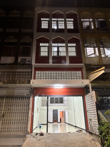 ให้เช่าอาคารพาณิชย์ 3.5ชั้น ย่านถนนเสรีไทย รีโนเวทใหม่พร้อมอยู่ 