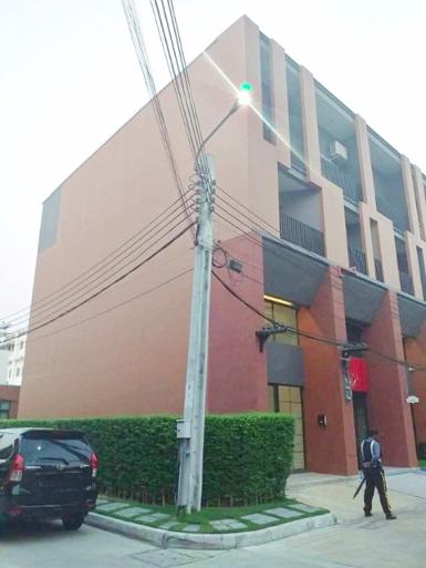 โฮมโปร เพชรเกษม 2.อาคาร 3.5 ชั้นหลังริม 28 ตร.วา.ถ.เพชรเกษม77-81 