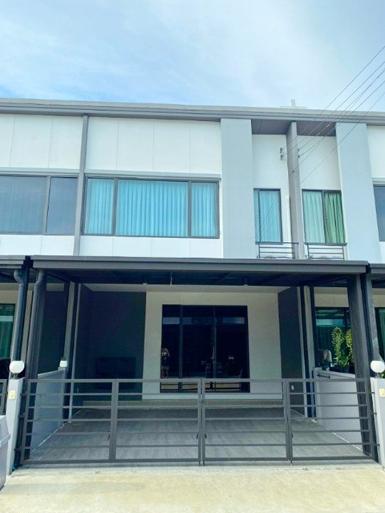 ทาวน์โฮมให้เช่า 2 ชั้น ใกล้ถนนบางนา-ตราด ม.รามคำแหง 2 3 กม.