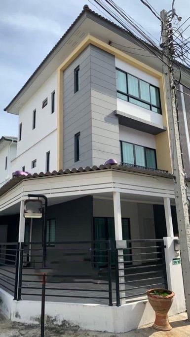 ให้เช่าทาวน์โฮม 3 ชั้น หมู่บ้านคอนเน็ต อัพ3 รัตนาธิเบศร์17 นนทบุร