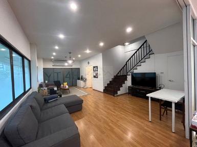 ให้เช่าโฮมออฟฟิส 3 ชั้นขนาดใหญ่ 5 นอน ทาวน์อินทาวน์ ใกล้เล่ียบด่ว