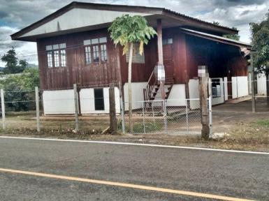 ขายบ้านครึ่งตึกครึ่งไม้ บ้านดงสมบัติ ถนนเชียงใหม่-พร้าว เชียงใ