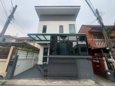 ให้เช่าบ้านเดี่ยว 2 ชั้น 4 ห้องนอน ซอยโชคชัย 4 ซอย 39 (เจ้าแม่กวน