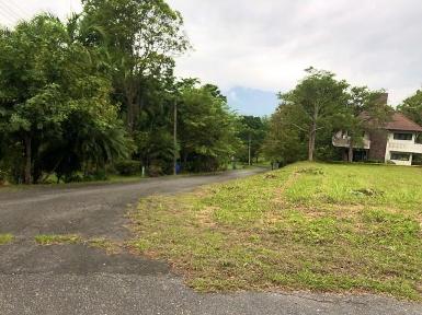 ขายที่ดิน ในสนามกอล์ฟเซอร์เจมส์คันทรีคลับ Forest Hill มวกเหล็ก สร