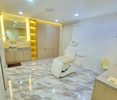  BTS อโศก 650 ม เซ้งขาดทุน คลีนิคความงาม ในห้าง BTSนานา 400ม. 