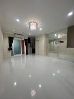 ด่วนขาย ทาว์โฮมติดถนนพระราม9 3ชั้น ราคาถูกสุดในย่านนี้ บ้านกลางเม