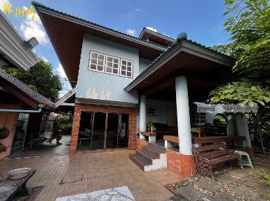 ขายบ้านเดี่ยว 2 ชั้น รวม 2 โฉนด เนื้อที่ 233 ตร.ว. ซอยรามอินทรา 