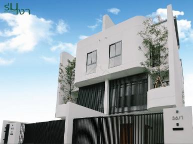 ขายบ้านหรู 3.5 ชั้น 380 ตรม.พร้อมสระว่ายน้ำ The Shade สุขุมวิท101