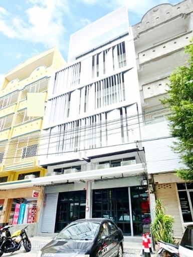 อาคาร โชว์รูม ให้เช่า 5.5ชั้น พร้อมทำธุรกิจ MRTไทรม้า 250ม. 2คูหา