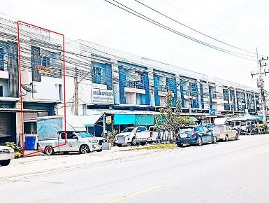 ตึกแถวติดถนนเอราวัณ1ใกล้ตลาดไทวิวคลอง16.4ตรว.2.5ชั้นคลอง2คลองหลวง