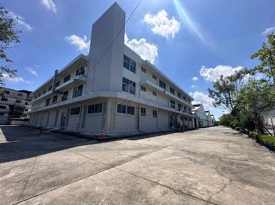 ให้เช่าโกดัง 3 อาคาร ถนนเทพารักษ์ ใกล้สถานีทิพวัล แบ่งเช่าได้ 