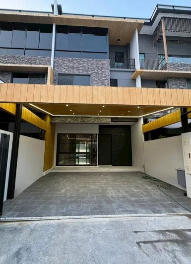 ทาวน์โฮมสุดหรู 3 ชั้น มัยลาภ ถูกสุดในโครงการ 3 นอน เลียบด่วนเอกม