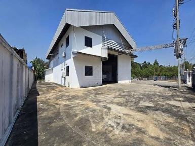  ให้เช่าโกดัง โรงงาน มีใบ รง.4 เนื้อที่1ไร่ครึ่ง ติดถนนสุวินทวงศ์