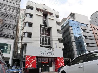 อาคอาคารพาณิชย์ มีลิฟต์ ติดMRTรัชดาภิเษกเพียง100เมตร 