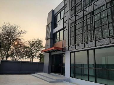 ให้เช่าโรงงาน พร้อมสำนักงาน ถ.ลำลูกกาคลอง 9 ใกล้ศูนย์กระจายสินค้า