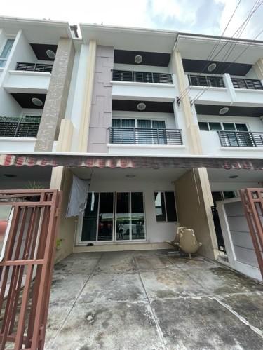 ให้เช่าทาวน์โฮม 3 ชั้น บ้านกลางเมือง ลาดพร้าว 71 นาคนิวาส 34 