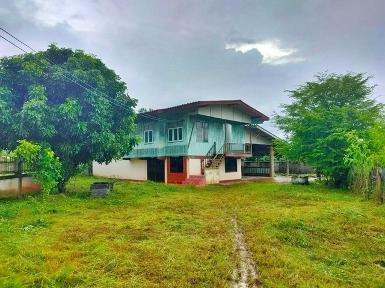 ขายบ้านครึ่งตึกครึ่งไม้ ถนนสายบ้านสันผักฮี้-บ้านป่าเหียง อำเภอพ