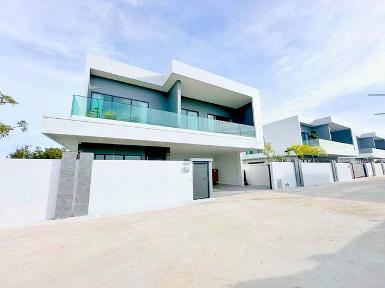 Amazing Luxury Pool villa for sale The best offer for sale 