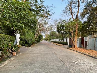 P1983 ขายที่ดินขนาด 296 ตารางวา ซอยศรีนครินทร์ 55