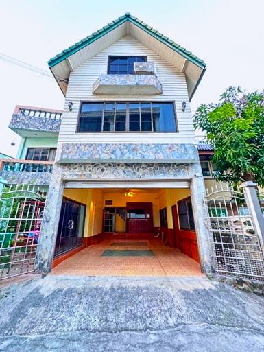 ฟังก์ชันครบ 2 นอน 2 น้ำ เดอะสตรีท รัชดา 1.4 กม.ให้เช่าสองชั้นครึ่