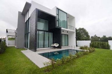 ขายพร้อมผู้เช่า 9.9 ล้าน หางดง พูลวิลล่าหรู 2 ชั้น #สไตล์โมเดิร์