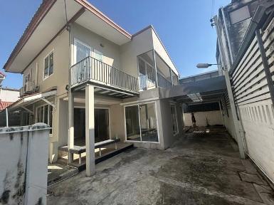 ให้เช่าบ้านเดี่ยว 2 ชั้น ซอยโชคอำนวย ย่านห้วยขวาง ใกล้ MRT สุทธิส