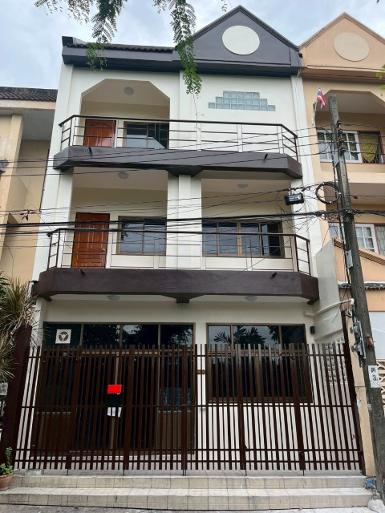 ให้เช่าทาวน์เฮาส์3ชั้น19ตร.ว216ตร.ม3นอน3น้ำใกล้BTSพระโขนงถนนสุขุม