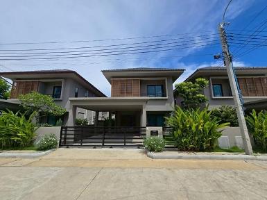 ให้เช่าบ้านเดี่ยว 2 ชั้น 42 ตรว.โคโม่ โบทานิก้า 2 บางนา กม.10 