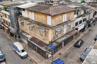 MRTสามยอด 650ม. สวนรมณีนาถ 150ม. ใกล้ อาคาร 2ชั้น หัวมุม 2คูหา