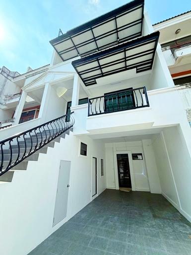 ไบเทค บางนา 900 ม. BTSบางนา 1.2กม. 7นอน ทาวน์โฮม 4 ชั้น 20 ตร.ว