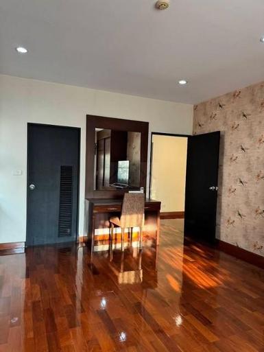 ให้เช่าบ้าน 2 ชั้น บ้านศศิดา สุขุมวิท 24 Unit B ใกล้ BTS พร้อมพงษ