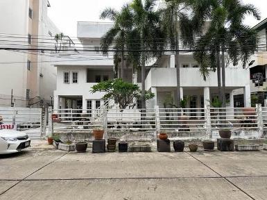 ขายบ้านเดี่ยว 4 ชั้น 120 ตร.วา ในหมู่บ้านทาวน์อินทาวน์ ใกล้เลียบด