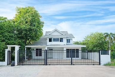 MRT สัมมากร 200 ม.ให้เช่าเดี่ยว 2 ชั้นหัวมุม รามคำแหง 110-112 