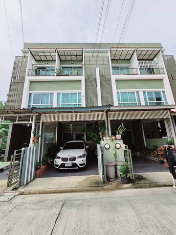 ขายทาวน์โฮม 3 ชั้น หมู่บ้านอเวนิว 3 เคหะร่มเกล้า 72 สะพานสูง กรุง