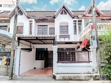 ให้เช่าทาวน์โฮม 2 ชั้น 4 ห้องนอน ซอยประชาราษฎร์บำเพ็ญ 20 ห้วยขวาง