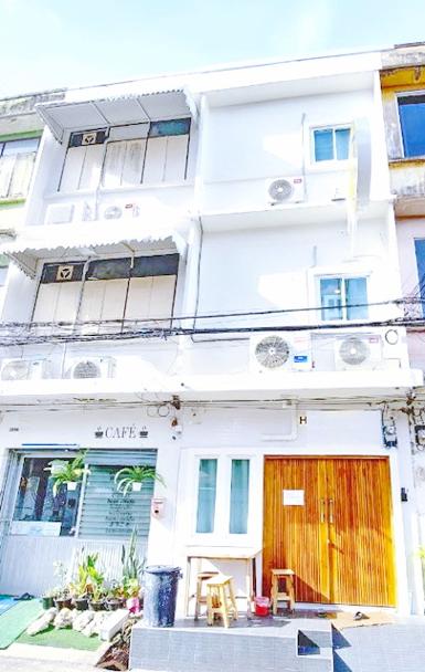 โฮสเทล 3ชั้น MRTสามยอด เฟอร์ฯครบ 4นอน ข้าวสาร 550 ม.เยาวราช 3 กม.