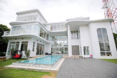 คฤหาสน์หลังใหญ่ ขาย 49 ล้าน พูลวิลล่า 3 ชั้น สุดหรู น้ำไม่ท่วม