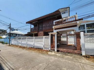 ให้เช่าบ้านเดี่ยว 2ชั้นหลังมุม ลาดพร้าว 35 ทำoffice หรือ Air bnb 