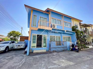 ทาวน์โฮม 2 หลังตีทะลุ หมู่บ้าน อุไรรัตน์ วิลเลจ ศรีราชา (หลังริม)