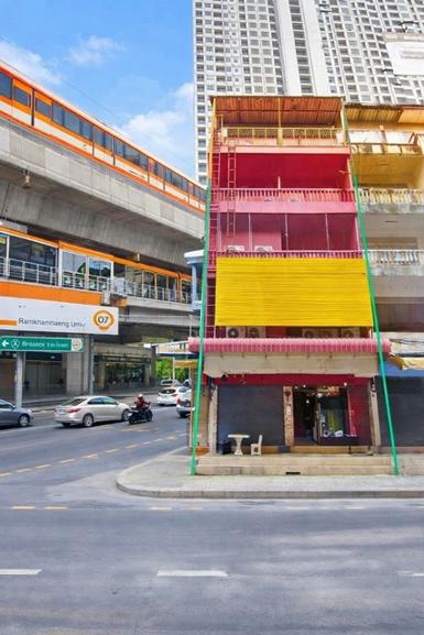 อาคารพาณิชย์ 2 คูหา 5 ชั้น 15แอร์ 14นอน ตรงข้ามม.รามคำแหง 600 ม. 